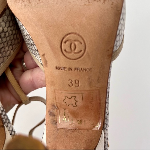 CHANEL | Snakeskin Print CC Logo Leather Pointed Toe T-Strap Pumps Heels Vintage - Picture 13 of 15